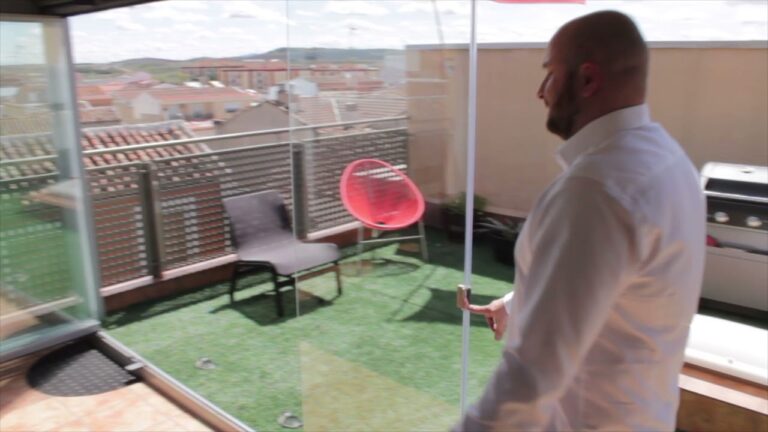 Transforma tu espacio: Mejora la est&eacute;tica con cortinas de cristal