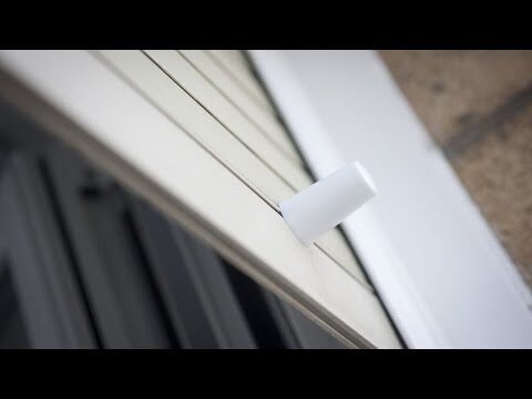 Protección y Limpieza Eficaz de Cortinas de Cristal en Mantenimiento Industrial