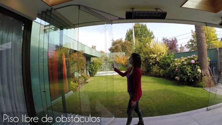 Puertas Plegables: La Soluci&oacute;n Ideal para Cerramientos en Espacios Reducidos